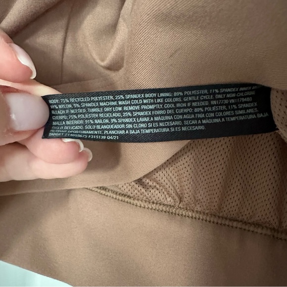 NWT Women’s All in Motion Taupe Square Neck Cross Back Sports Bra Medium Support - Picture 7 of 7